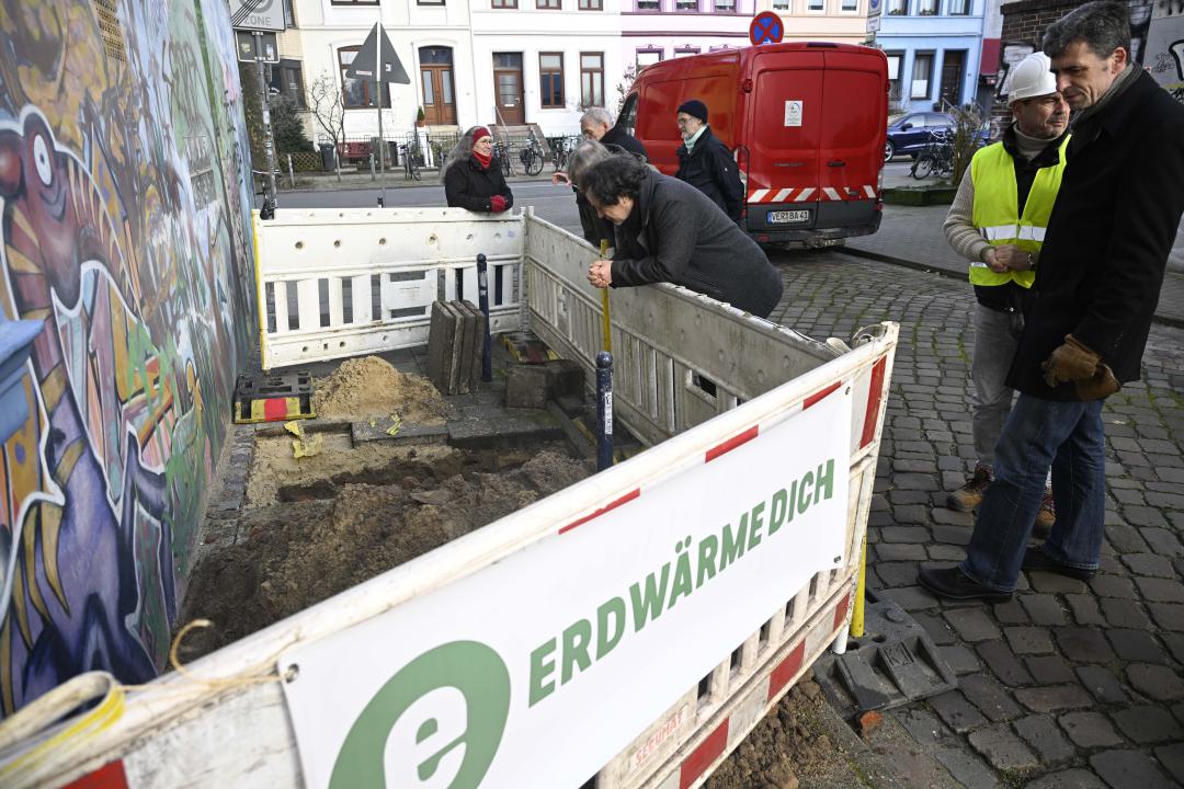 Beginn der Suchschachtungen im Pilotprojekt rund um die Friedensgemeinde. Foto: ErdwärmeDich: Karsten Klama