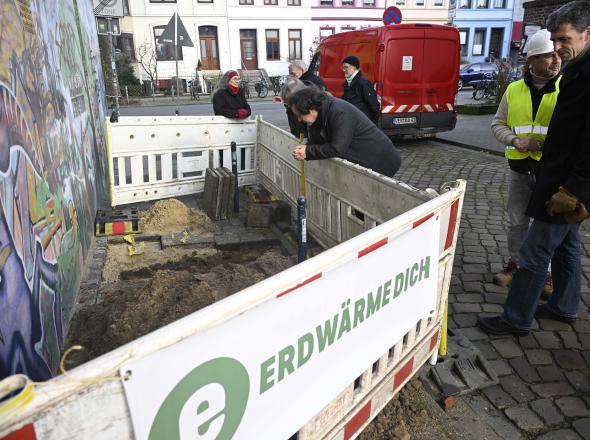 Beginn der Suchschachtungen im Pilotprojekt rund um die Friedensgemeinde. Foto: ErdwärmeDich: Karsten Klama