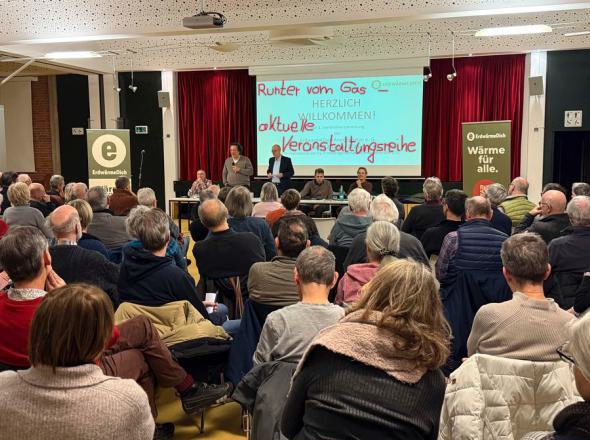 Bild der Genossenschaftsgeneralversammlung mit eingebauter Ankündigung der Veranstaltungsreihe