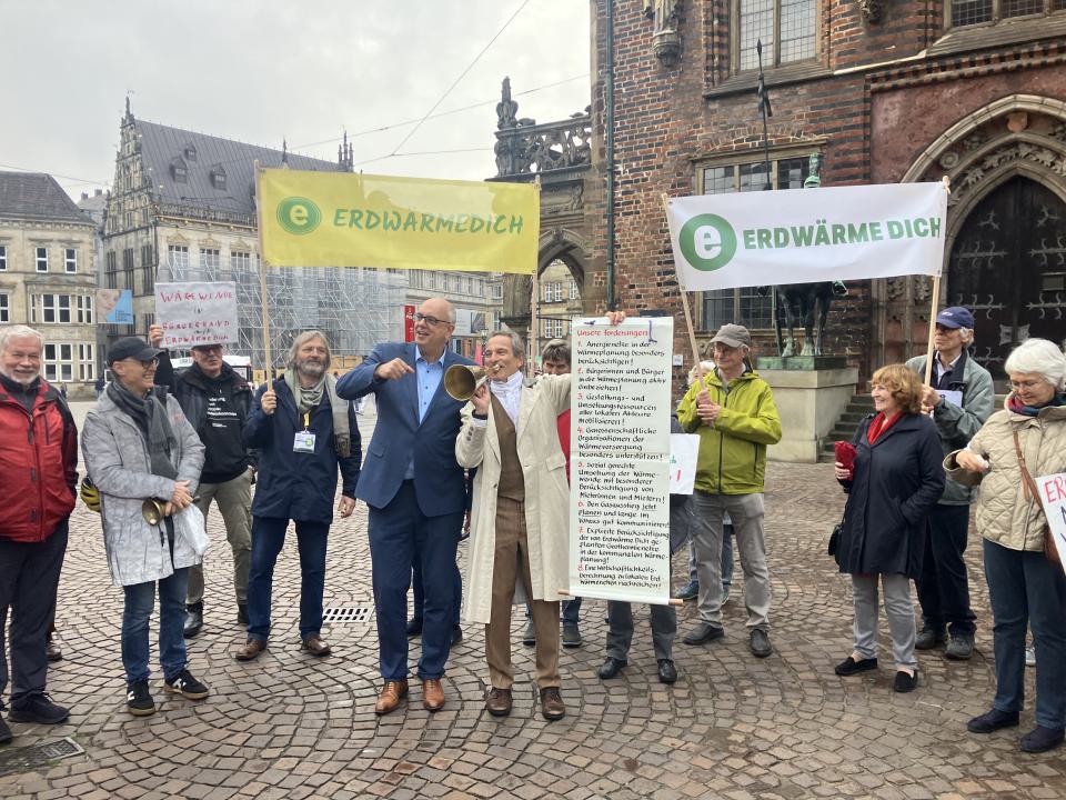 Feierliche Überreichung der Forderungen zur Wärmewende an Bürgermeister Bovenschulte