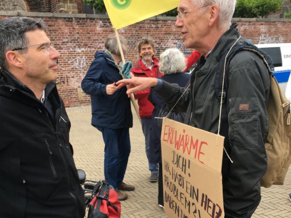 Sympathisanten beim ErdwärmeDich-Spaziergang